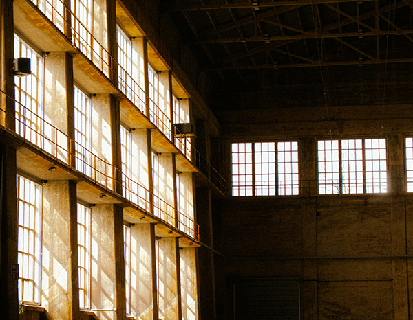 綺麗に整頓されている倉庫の写真